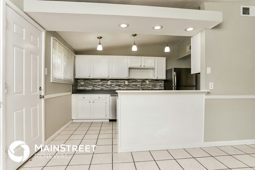 Building Photo - 955 Robinwood Dr