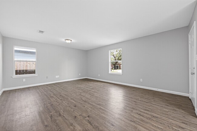 Building Photo - 7521 Dyer St