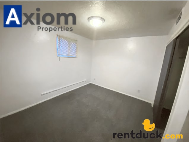 Building Photo - 1005 Park Ln