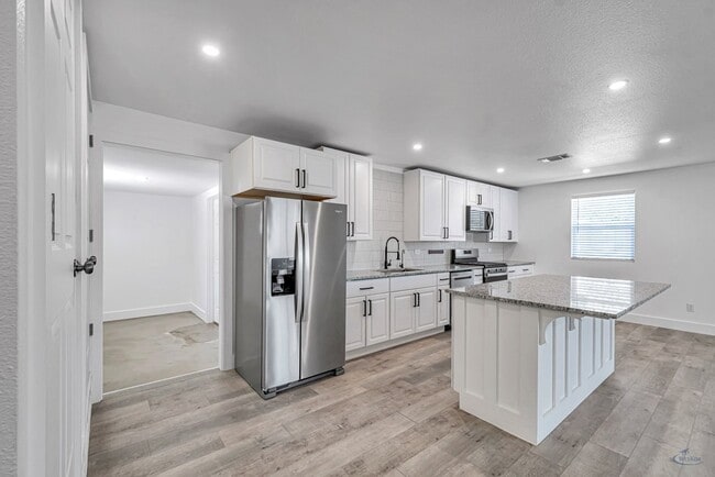 Building Photo - 1607 Butternut Ln