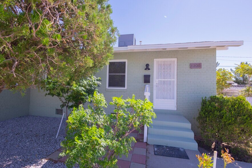 Front - 1200 Chadbourne St