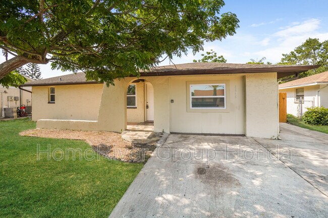 Building Photo - 6646 Lenoir Dr