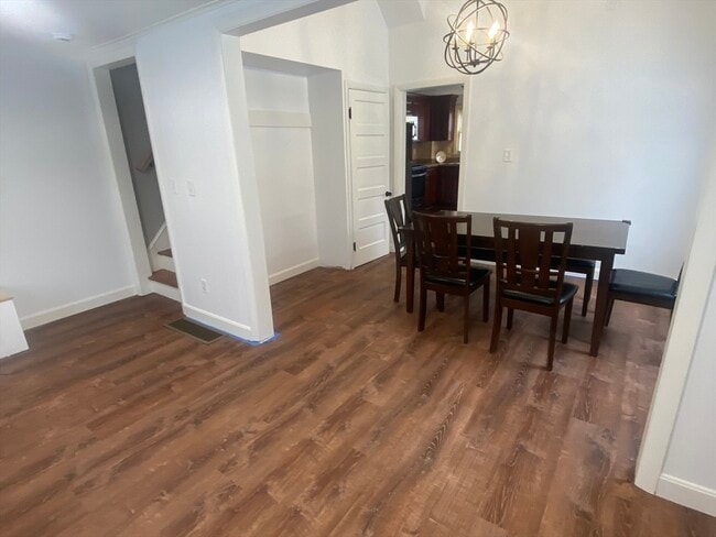 Building Photo - 2 Mason Ave