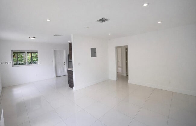 Building Photo - 560 NE 67th St