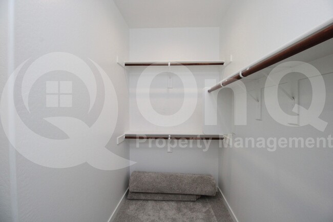 Building Photo - 8923 W Solano Dr