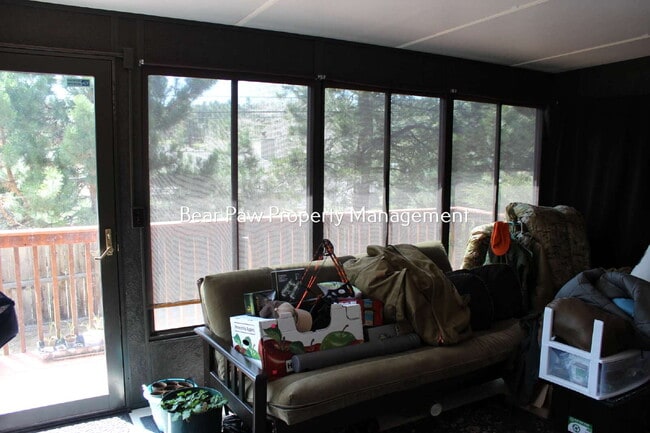 Building Photo - Cute Home in Near Downtown Evergreen!