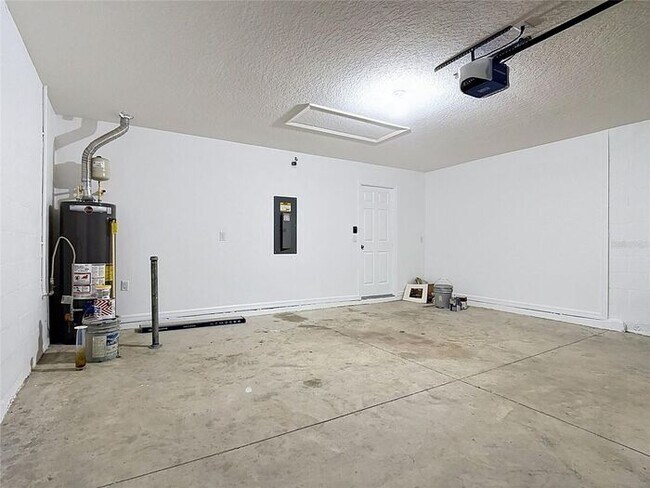 Building Photo - 3 bedroom 2 bath Home in Champions Gate!