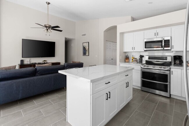 Building Photo - 3437 E Tonto Ln