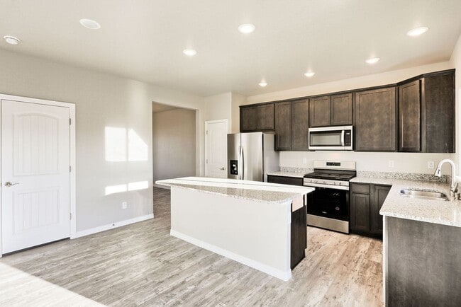 Building Photo - 3 Bedroom 2 1/2 Bath in Northwest Loveland