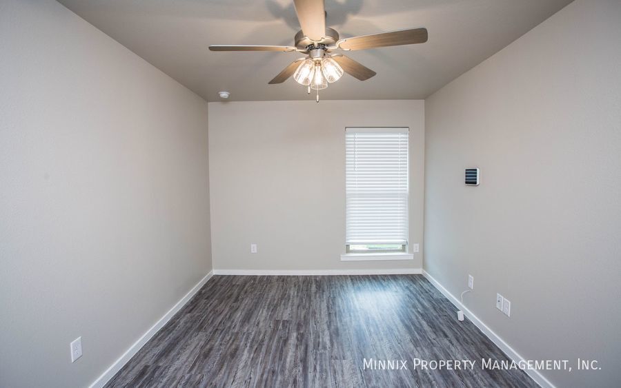 Building Photo - 2102 Langford Ave