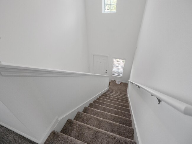 Building Photo - 571 Jett Ln