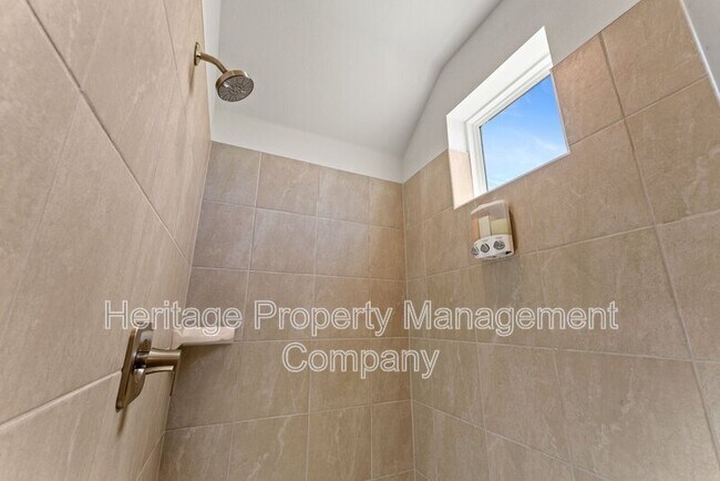 Building Photo - 2119 Hofstaat