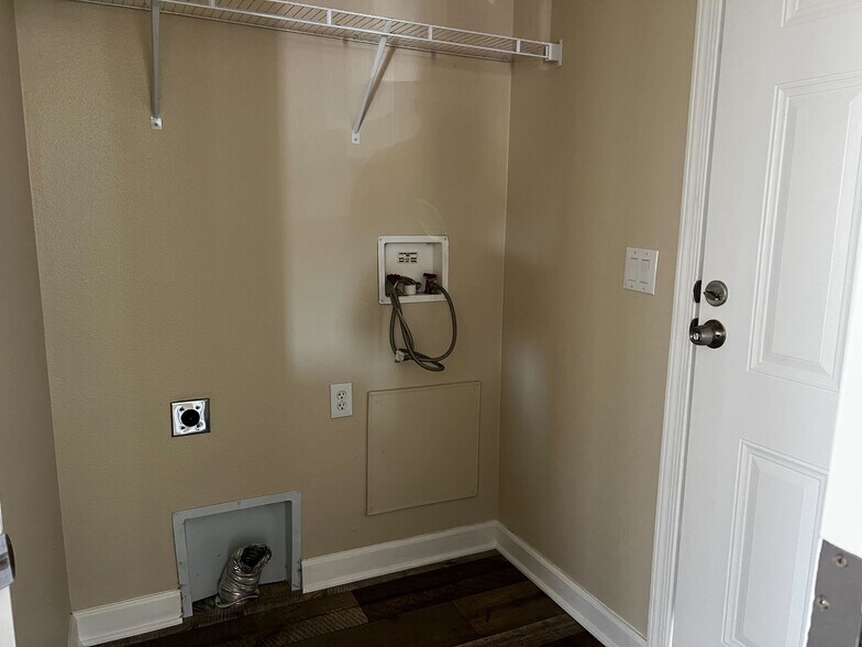 Building Photo - 709 N Collins Fwy