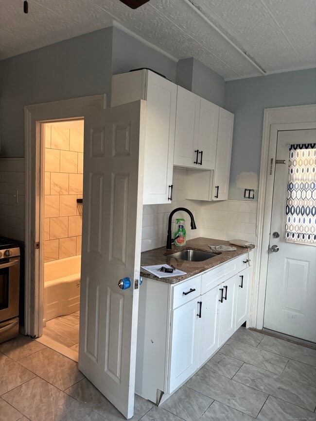 Building Photo - 35 Washington St