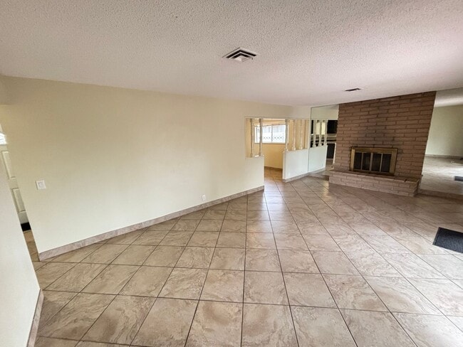 Building Photo - Beautiful single story 3BR/2BA home locate...