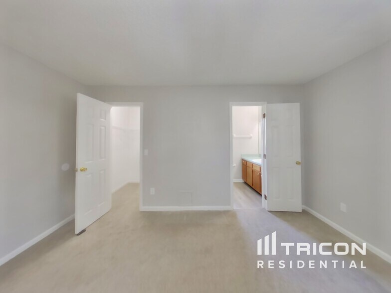 Building Photo - 7544 Teaticket Ct