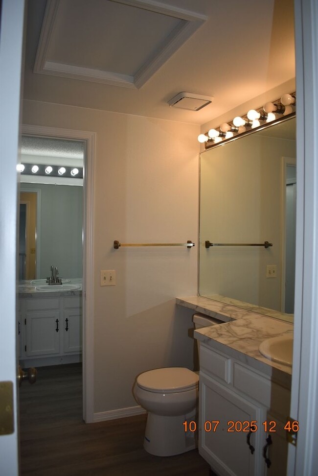 Building Photo - Updated 3 Bed Littleton Townhome
