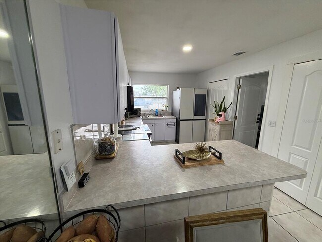 Building Photo - 305 Michigan Pl