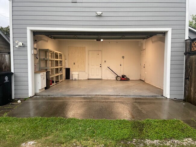 Building Photo - 304 Vincent St