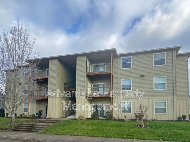 Building Photo - 537 Catron St N