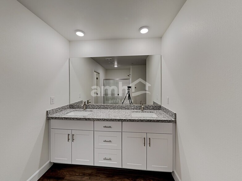 Building Photo - 83 Hot Ponds Ln