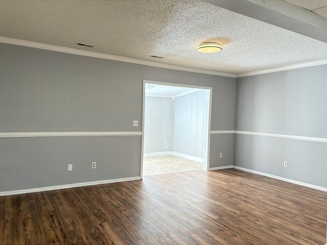 Building Photo - 3 Bedroom, 2.5 Bathroom Condo in High Point!