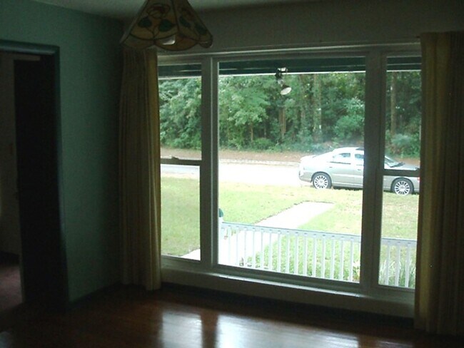 Building Photo - Three Bedroom 1.5 Bath Home in Great Location in NW Orman Leigh Estates