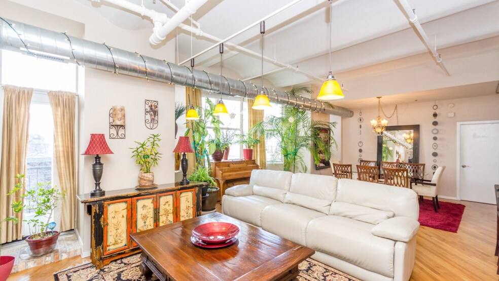 Building Photo - 500 S Clinton St