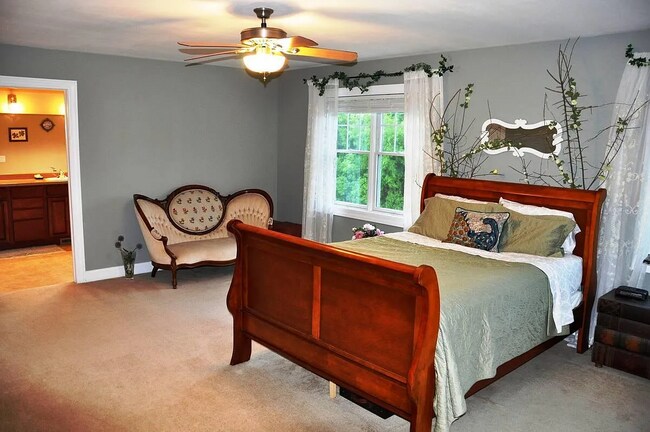 Building Photo - 4627 Sunburst Dr