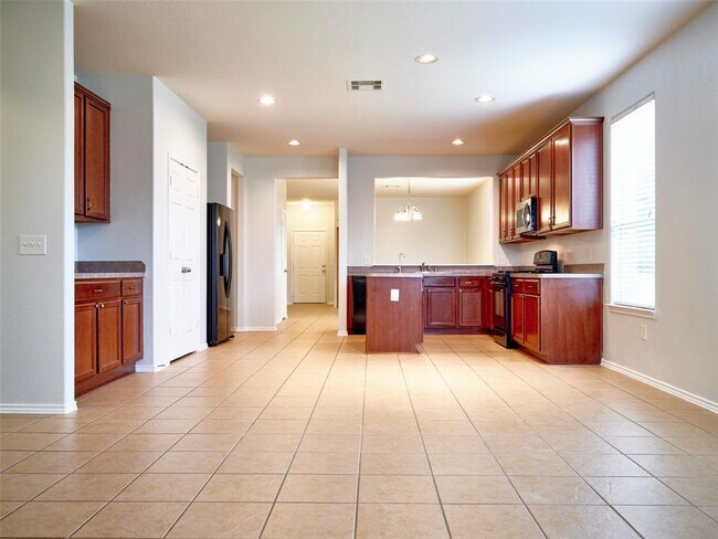 Building Photo - 1426 S Maple Dr