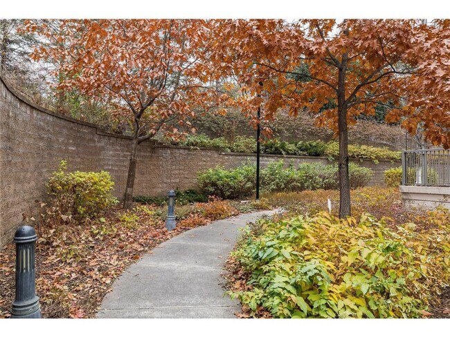 Building Photo - 5250 Grandview Square