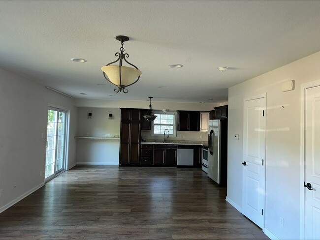 Building Photo - Available for Rent: 2 Bedroom/1.5 Bathroom...
