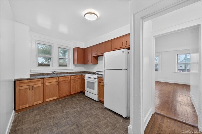 Building Photo - 2092 Grand Ave