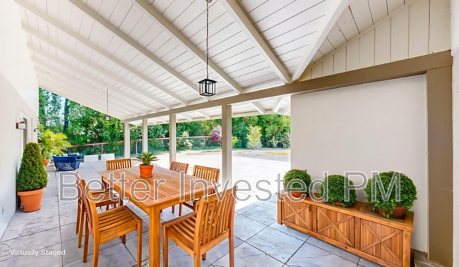 Building Photo - 475 Country Club Dr