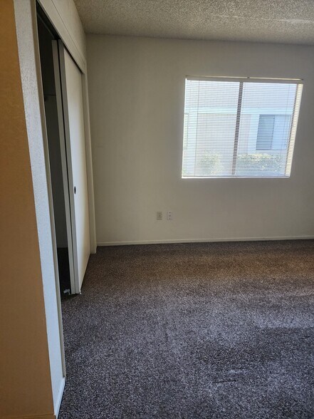 Building Photo - 5913 Auburn Oaks Dr