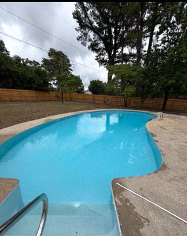 Building Photo - 434 Crystal Dr