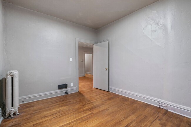 Building Photo - 512 S Millvale Ave