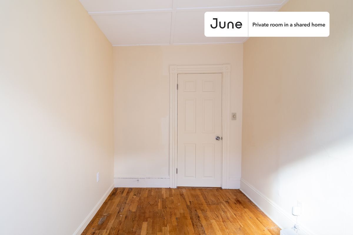 Building Photo - Room in Shared 4 bed/1 bath home