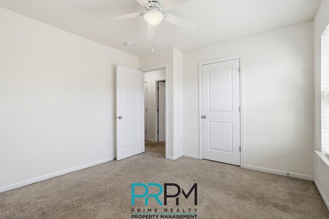 Building Photo - 249 Elmhaven Dr