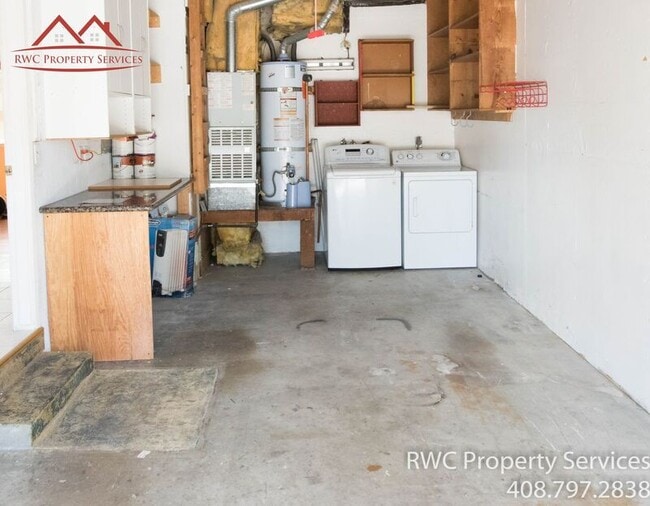 Building Photo - 4267 Will Rogers Dr