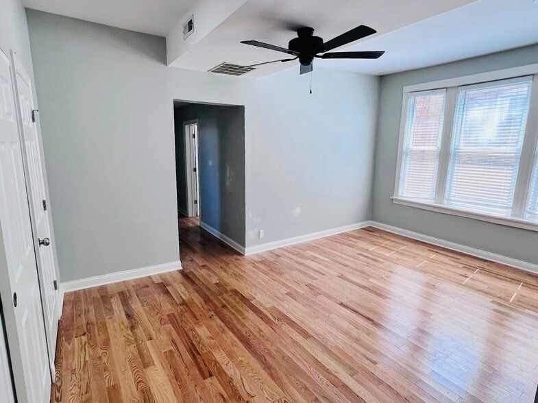 Building Photo - 4244 N Spaulding Ave