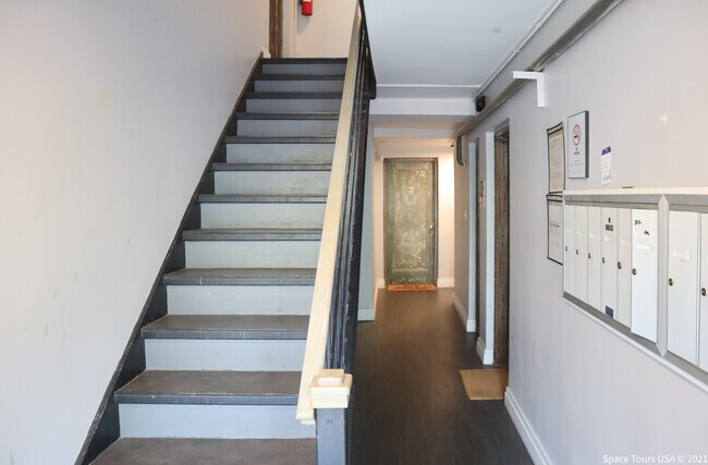 Building Photo - 618 12th St NE