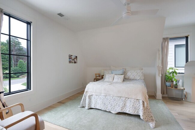 Building Photo - 3733 Estes Rd