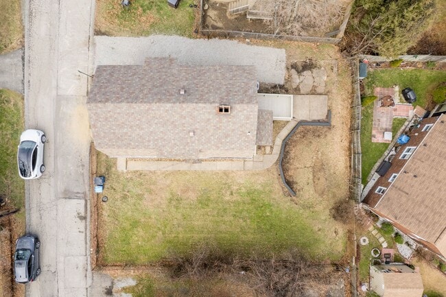 Building Photo - Start the New Year in a new home! This FULLY RENOVATED 3-bedroom in Penn Hills is ready and waiti...