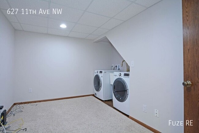 Building Photo - 627 11th Ave NW