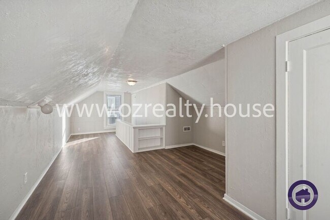 Building Photo - 2022 Balkan Pl