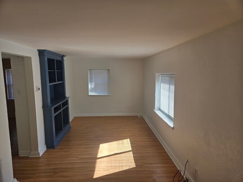 Building Photo - 42 Fox St