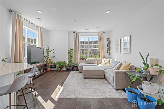 Building Photo - 33 Veterans Wy