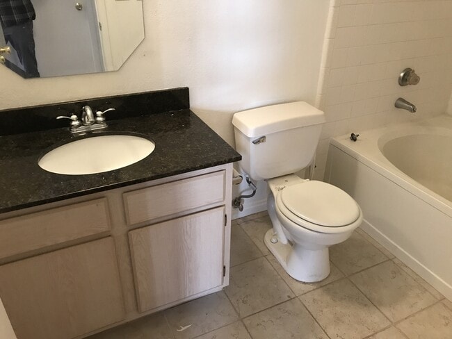 Building Photo - BEAUTIFUL  1 BED 1 BATH CONDO MINUTES FROM...