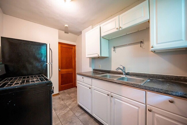 Building Photo - 213 E Hudson St